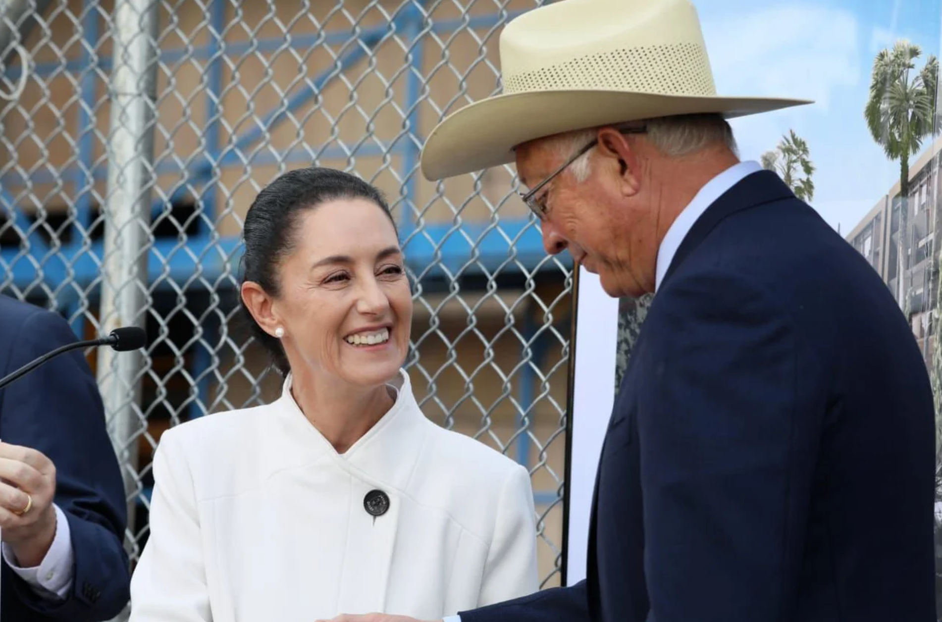 Embajador de EU felicita a Sheinbaum tras recibir constancia